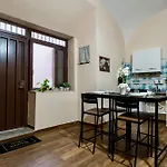 Spaccanapoli 3Min - Charming Typical Flat