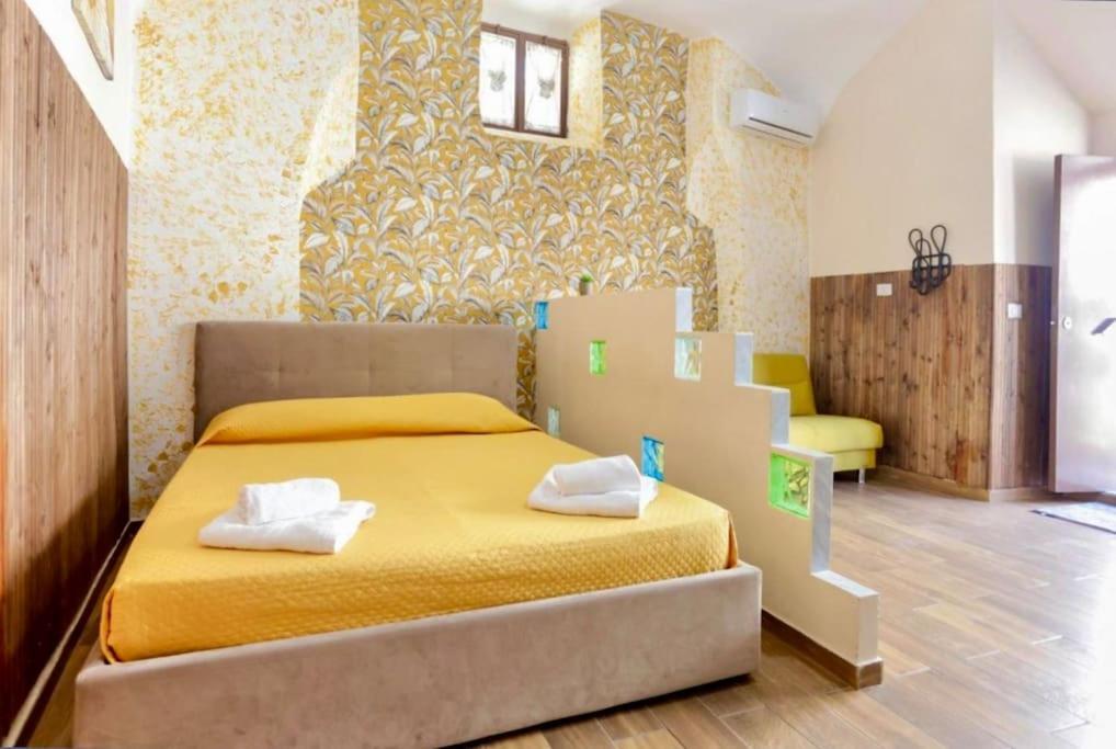 Spaccanapoli 3min - Charming Typical Flat Appartamento *