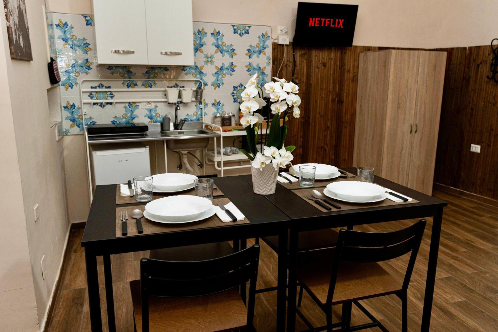 Spaccanapoli 3min - Charming Typical Flat Appartamento *